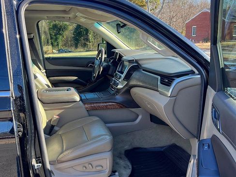 Used 2017 Chevrolet Suburban Premier image 16