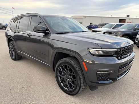Used 2025 Jeep Grand Cherokee L Summit AWD/4WD image 3
