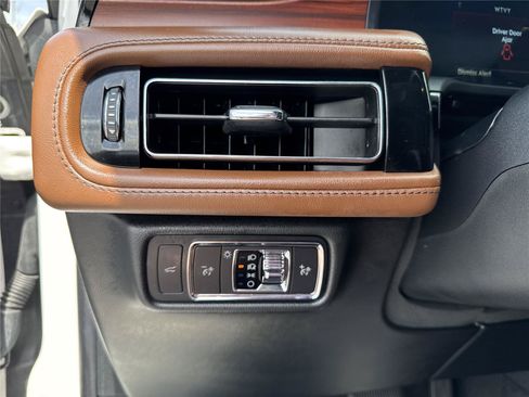 Used 2022 Lincoln Aviator Reserve RWD image 22