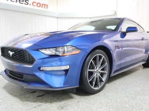 Used 2018 Ford Mustang Coupe w/ Equipment Group 101A RWD image 2
