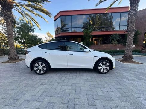 Used 2021 Tesla Model Y Long Range AWD/4WD image 4