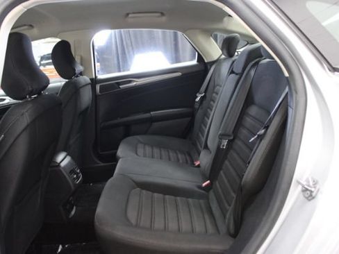 Used 2018 Ford Fusion SE FWD image 22