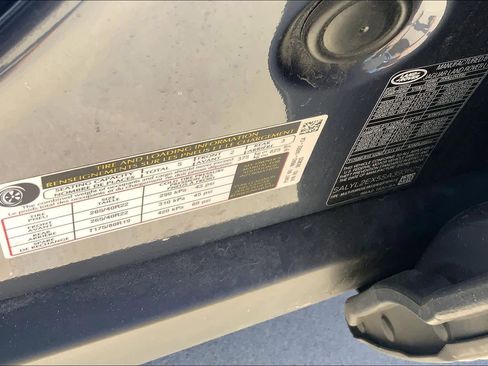 Used 2025 Land Rover Range Rover Velar Dynamic SE image 33