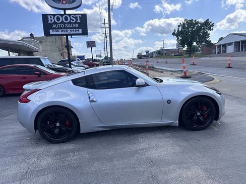 Used 2009 Nissan 370Z Touring w/ Sport Pkg RWD image 7