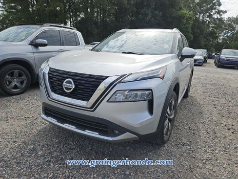 Used 2021 Nissan Rogue Platinum FWD image 2