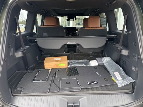 Used 2025 Lexus GX 550 image 11