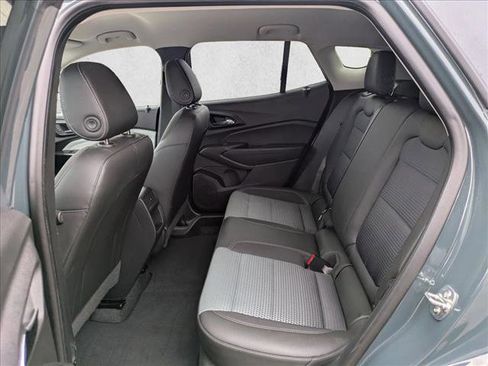 Used 2025 Chevrolet Trax LT w/ LT Convenience Package image 24