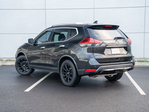 Used 2019 Nissan Rogue SV image 3