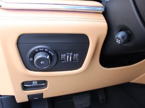 Used 2024 Jeep Grand Cherokee L Summit AWD/4WD image 19