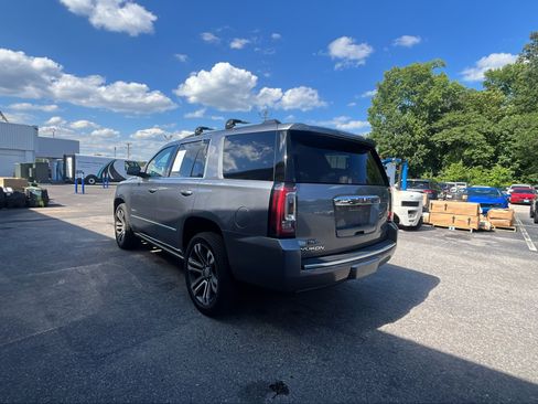 Used 2020 GMC Yukon Denali w/ Denali Premium Package AWD/4WD image 3