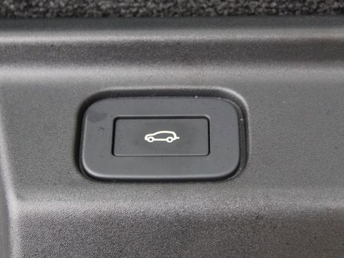 Used 2025 Land Rover Range Rover SE image 27