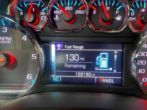 Used 2018 Chevrolet Suburban LT image 23