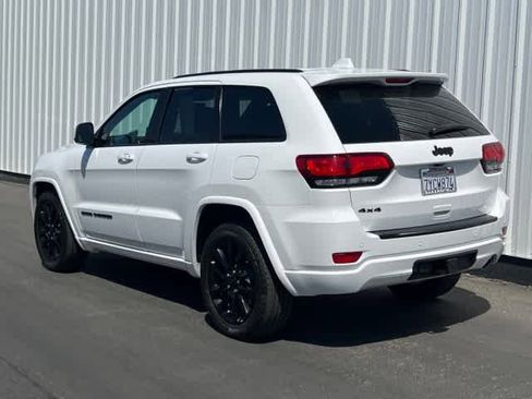 Used 2017 Jeep Grand Cherokee Altitude image 4