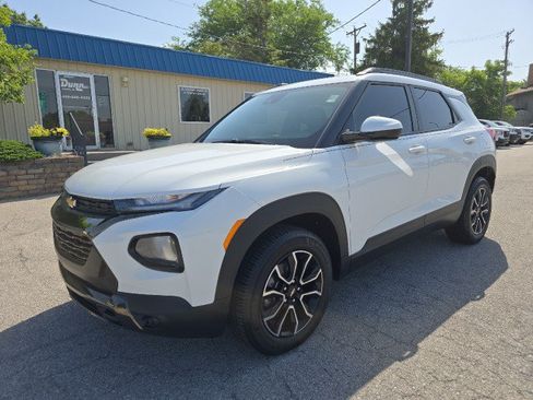Used 2021 Chevrolet TrailBlazer ACTIV w/ Convenience Package AWD/4WD image 2