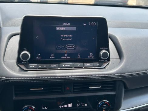 Used 2025 Nissan Rogue SV FWD image 17