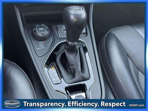 Used 2022 Jeep Cherokee Limited w/ Mopar Interior Package AWD/4WD image 28