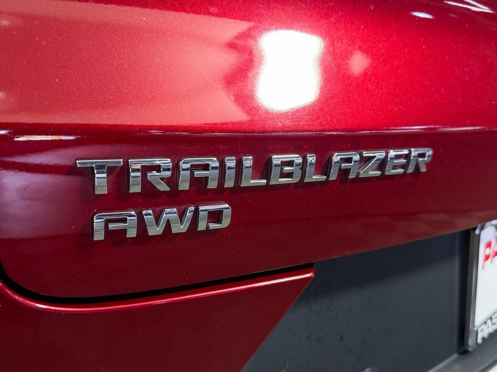 Used 2021 Chevrolet TrailBlazer LT w/ Convenience Package AWD/4WD image 11