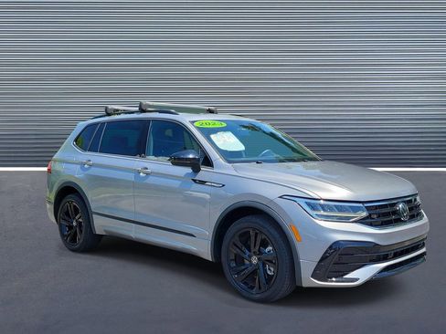Used 2023 Volkswagen Tiguan SE R-Line FWD image 2
