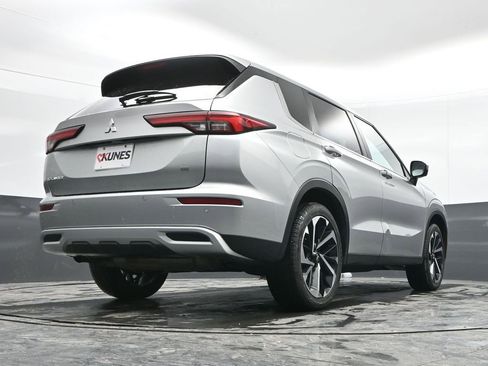 Used 2024 Mitsubishi Outlander SE image 45