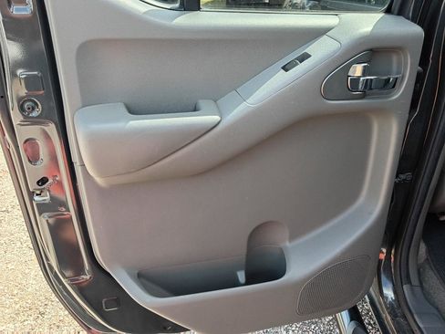 Used 2012 Nissan Frontier SV image 21