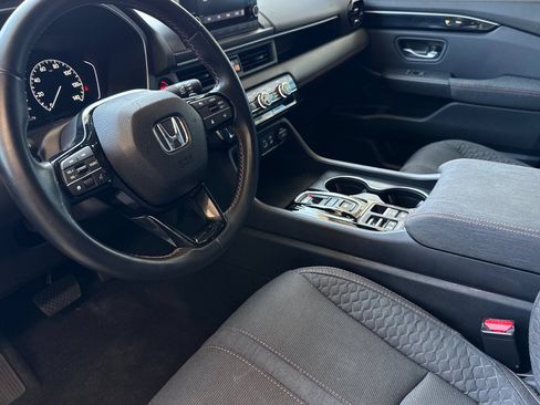 Certified 2025 Honda Pilot Sport image 10