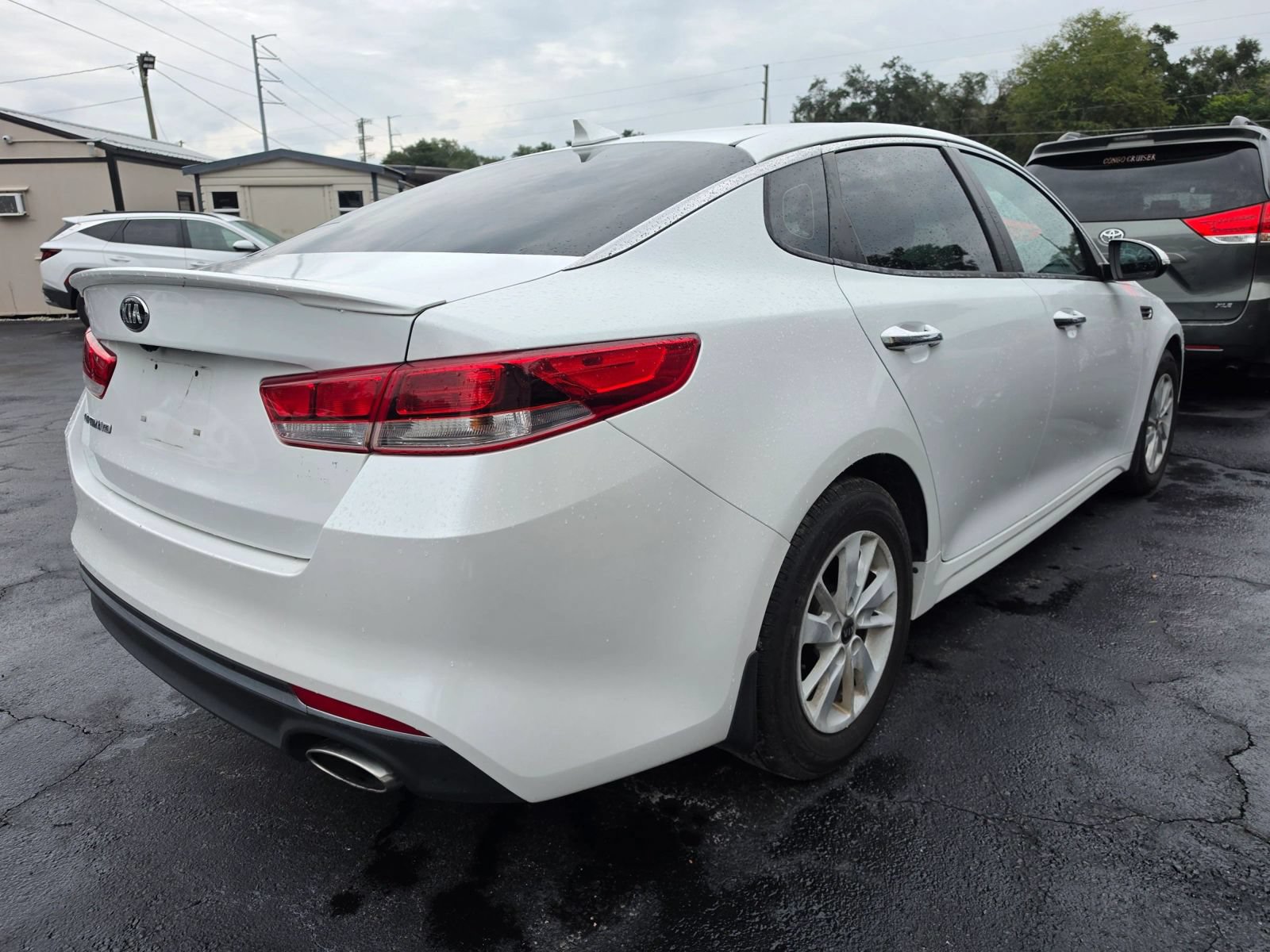 Used 2017 Kia Optima LX FWD image 3