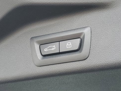 Certified 2025 BMW X5 xDrive40i w/ M Sport Package image 29