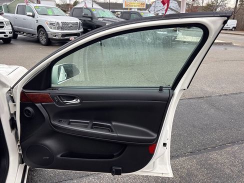 Used 2008 Chevrolet Impala LTZ image 33