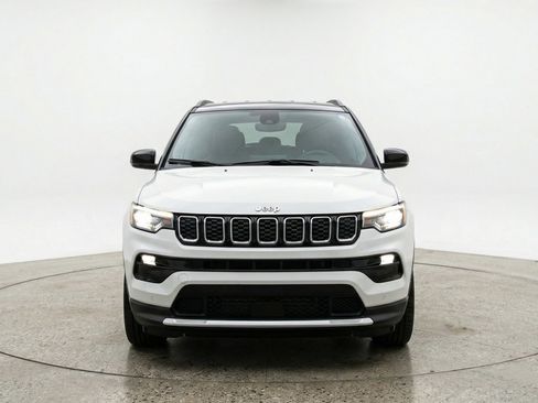 Used 2025 Jeep Compass Limited AWD/4WD image 2