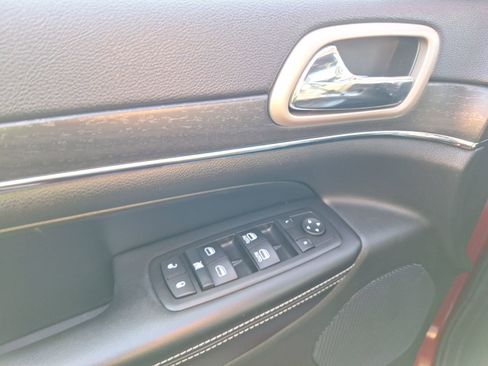 Used 2015 Jeep Grand Cherokee Limited image 18