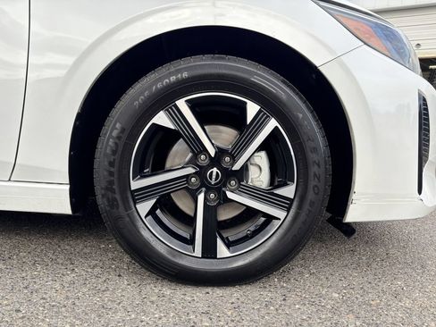 Used 2024 Nissan Sentra SV FWD image 9