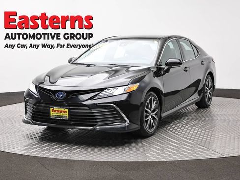 Used 2022 Toyota Camry XLE FWD image 1