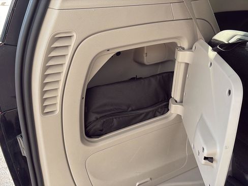 Used 2024 Chrysler Pacifica Limited FWD image 34