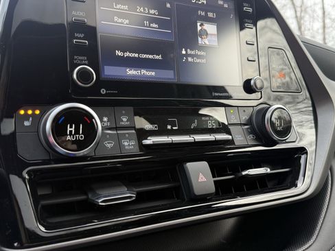 Used 2022 Toyota Highlander XLE image 22