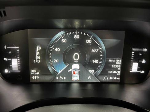 Used 2019 Volvo XC60 T5 Momentum w/ Protection Package Premier AWD/4WD image 35