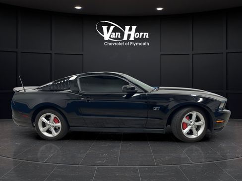 Used 2010 Ford Mustang GT RWD image 8