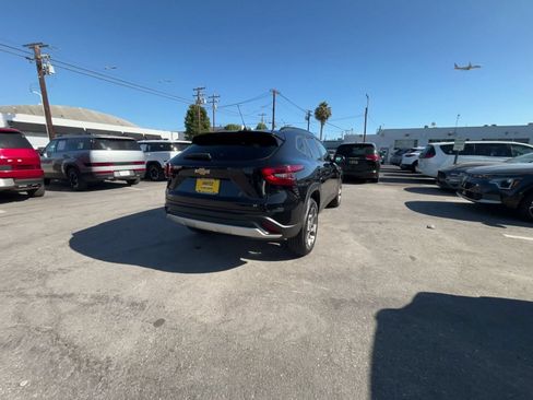 Used 2025 Chevrolet Trax LT w/ LT Convenience Package FWD image 11