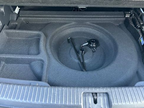 Used 2025 Volkswagen Atlas SE image 26