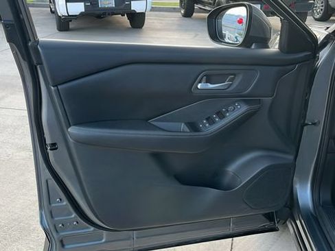 Used 2024 Nissan Rogue SV FWD image 5