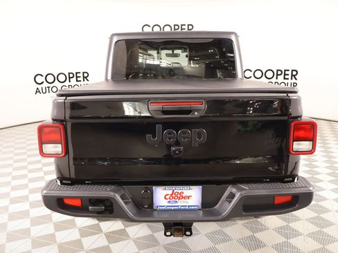 Used 2023 Jeep Gladiator Willys image 22
