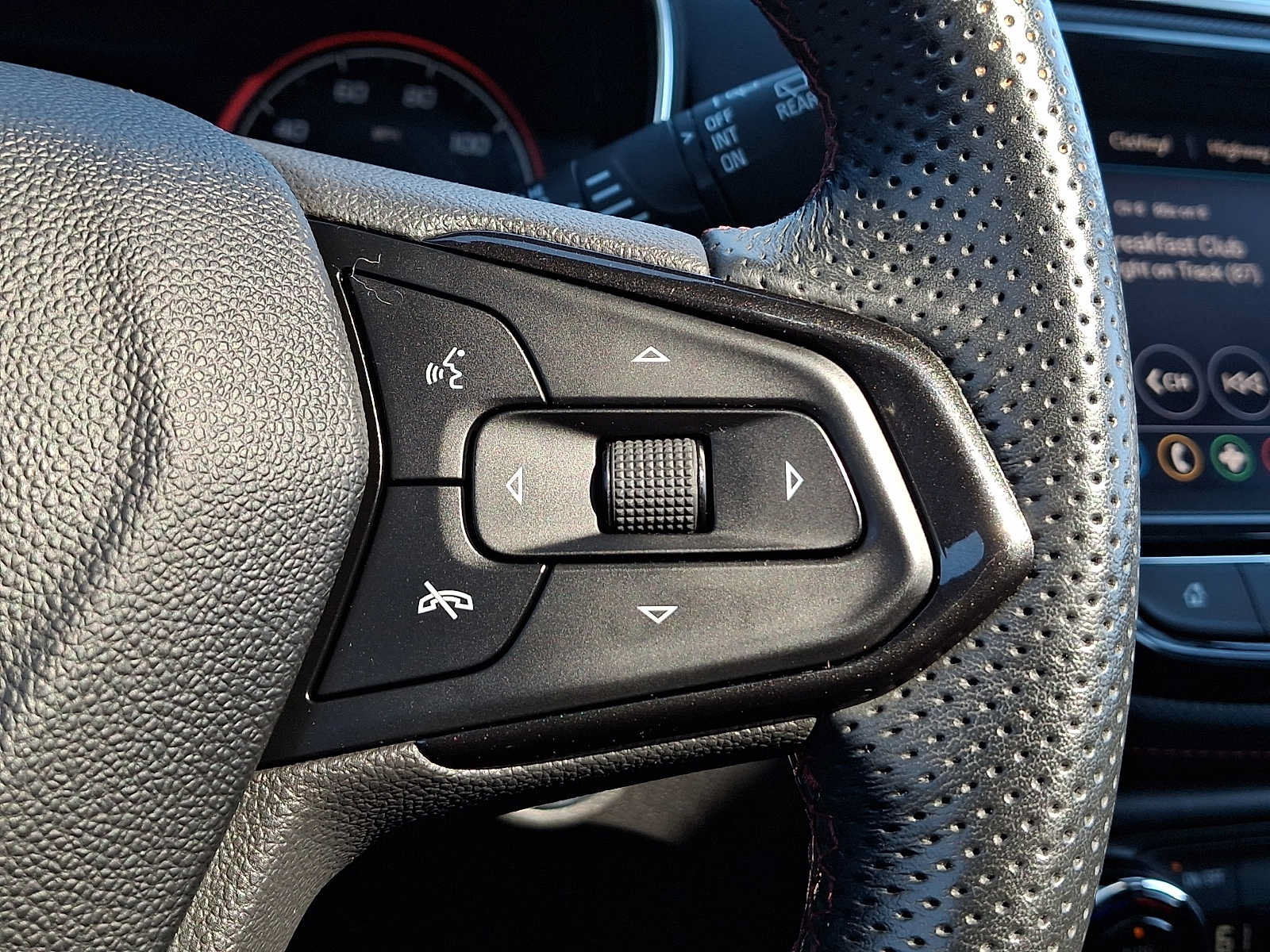 Used 2023 Chevrolet TrailBlazer RS w/ Sun and Liftgate Package FWD image 22