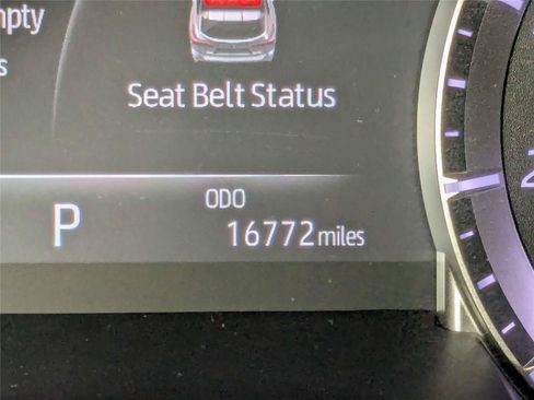 Used 2023 Toyota Highlander XLE AWD/4WD image 17
