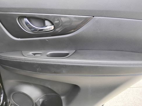 Used 2017 Nissan Rogue SV w/ Midnight Edition Package image 20