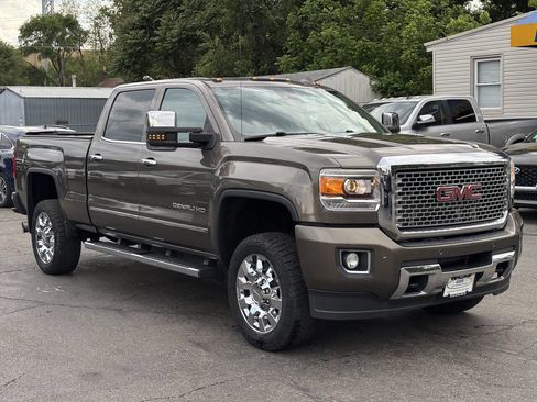 Used 2015 GMC Sierra 2500 Denali w/ Duramax Plus Package AWD/4WD image 2