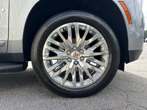 Used 2025 GMC Yukon Elevation w/ Elevation Premium Package RWD image 13