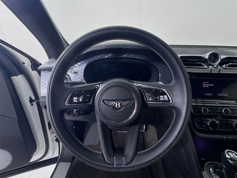 Used 2022 Bentley Bentayga image 13