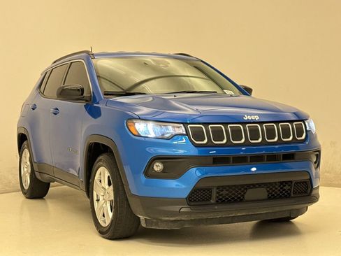 Used 2022 Jeep Compass Latitude FWD image 4