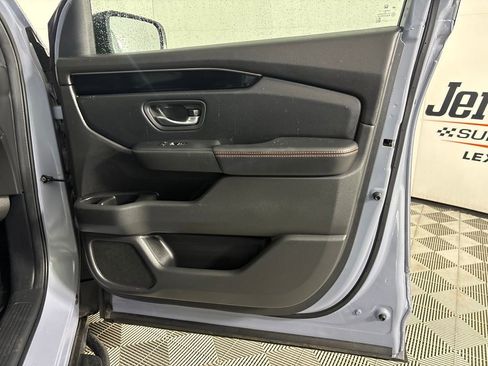 Used 2024 Honda Pilot TrailSport image 27