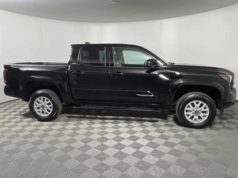 Certified 2025 Toyota Tacoma SR5 image 7