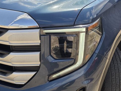 Used 2024 GMC Sierra 1500 SLE w/ X31 Off-Road Package AWD/4WD image 11